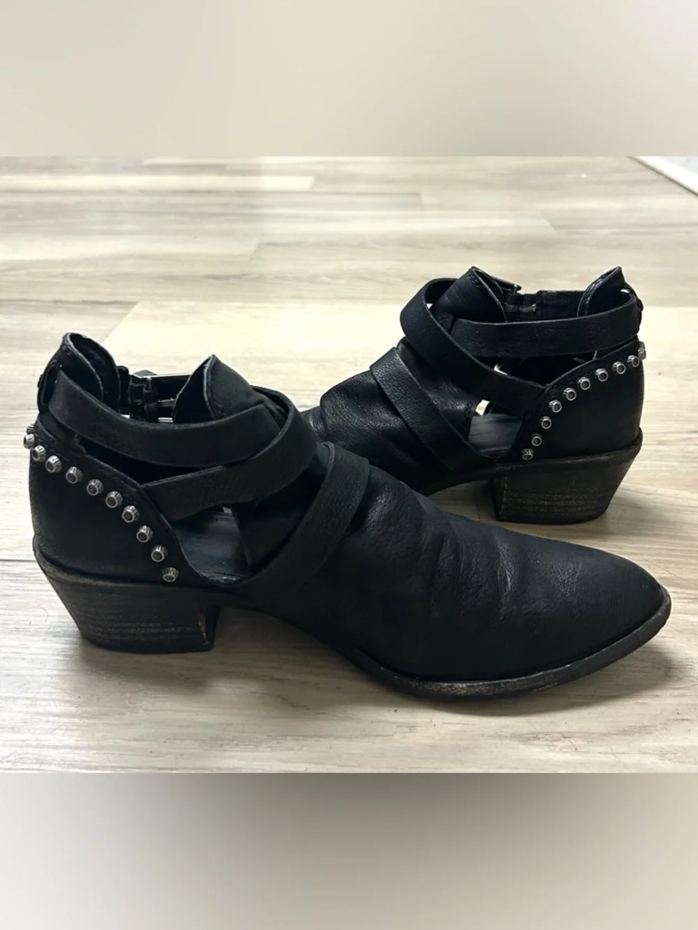 Dolce Vita Ankle Booties Women 9.5 Spur Cutout Studded Nubuck Black Leather Moto